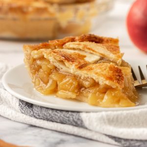 apple pie with fresh apples